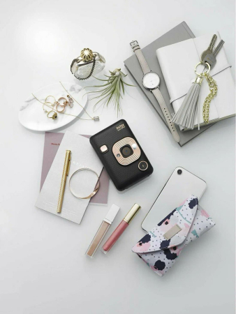 Фотоаппарат моментальной печати Fujifilm Instax Mini LiPlay Elegant Blaсk, черный Фотоаппарат моментальной печати Fujifilm Instax Mini LiPlay Elegant Blaсk, черный