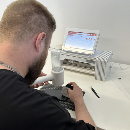 Поклейка защитной пленки Armorjack Поклейка защитной пленки Armorjack