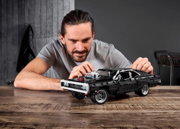 Конструктор LEGO Technic "Dodge Charger Доминика Торетто" (42111)